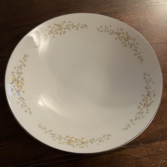 Crown Victoria  - Carolyn - 9" round Vegetable bowl - Picture 2 of 4